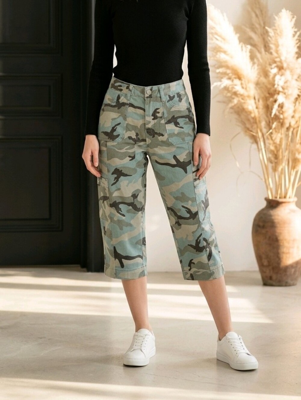 Flamingals Camo Print Pocket Mid-Waist Straight-Leg Cargo Pants NWT